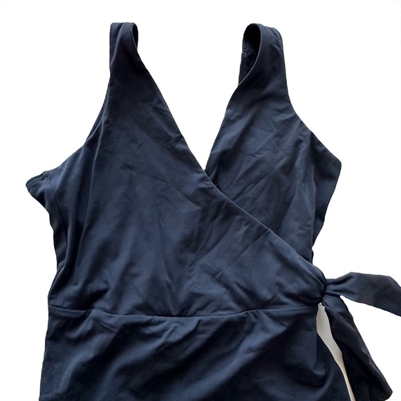 Jets by Jessika Allen Women’s One Piece Wrap Bathing Suit in Navy Size 8 - Picture 2 of 5